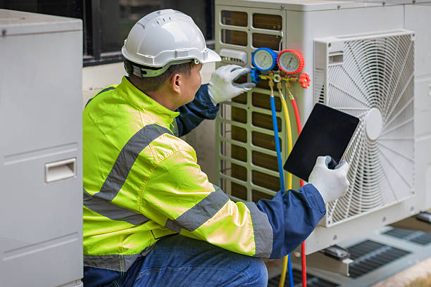 Professional Air Conditioning Repair technician working in Bolingbrook, IL